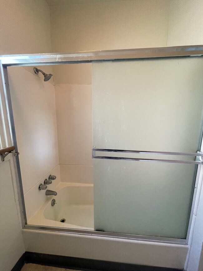 Building Photo - 2210 Parker St