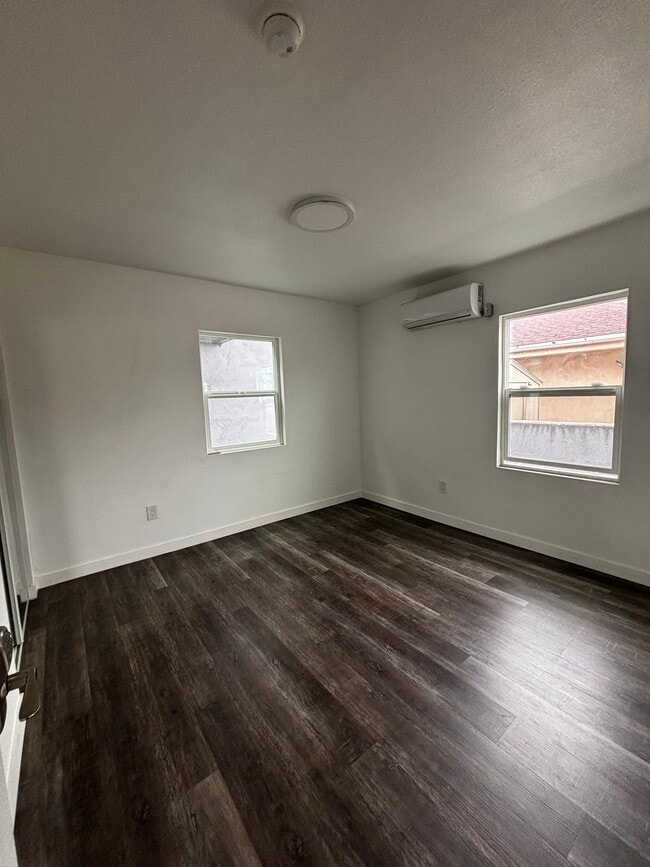 Building Photo - 1672 W 36th St