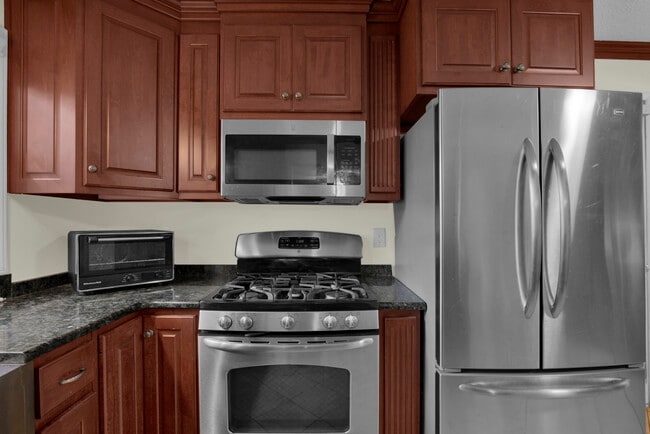 Building Photo - 3305 Granville Dr