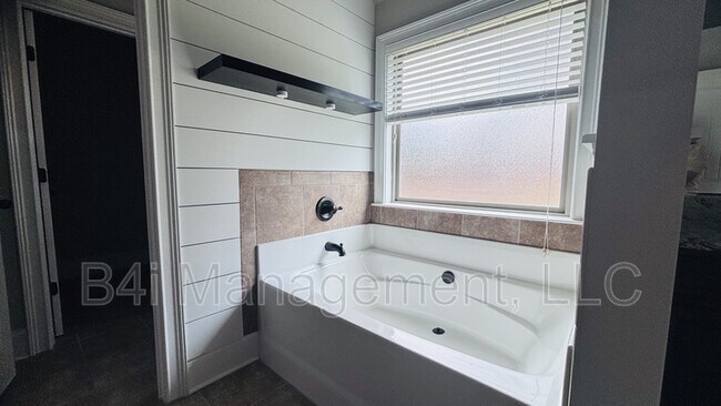 Building Photo - 3025 Bridgehaven Ct