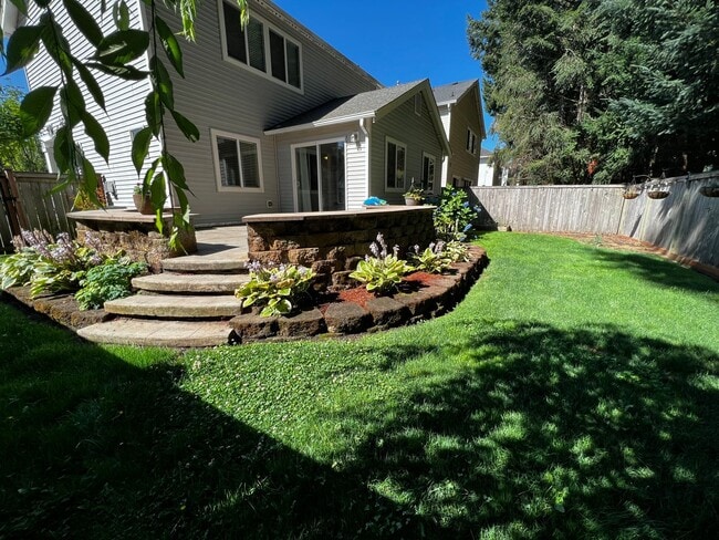 Building Photo - 3 Bedroom 2.5 Bath DuPont Home for Rent