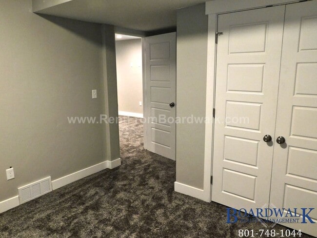 Building Photo - 555 S 900 E