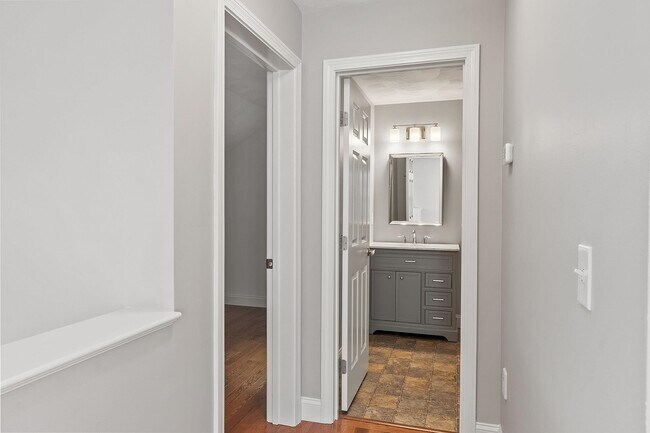 Building Photo - 50 Hadleigh Rd