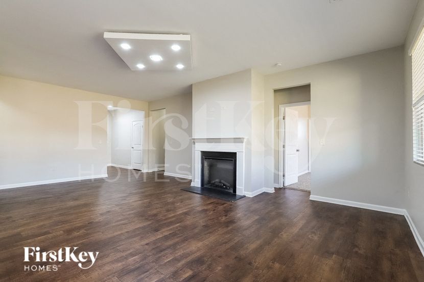 Building Photo - 3280 Heatherwood Dr