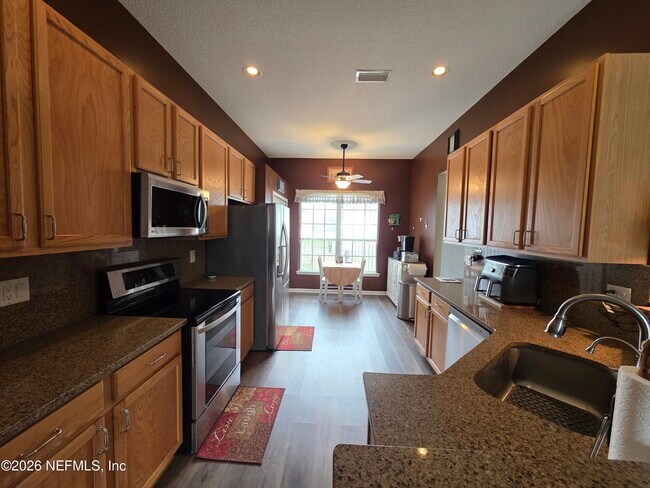 Building Photo - 86088 Meadowridge Ct