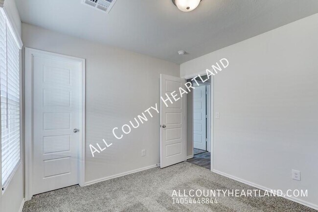 Building Photo - 3425 Molly Dr