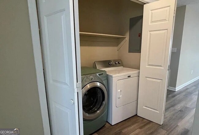 Building Photo - 130 Oxford Ct