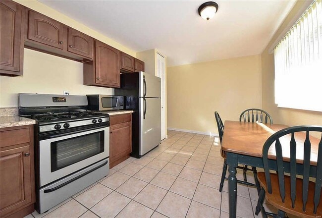 Building Photo - 3049 Orton St