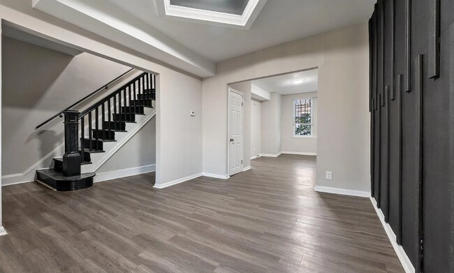 Building Photo - 281 W Franklin St