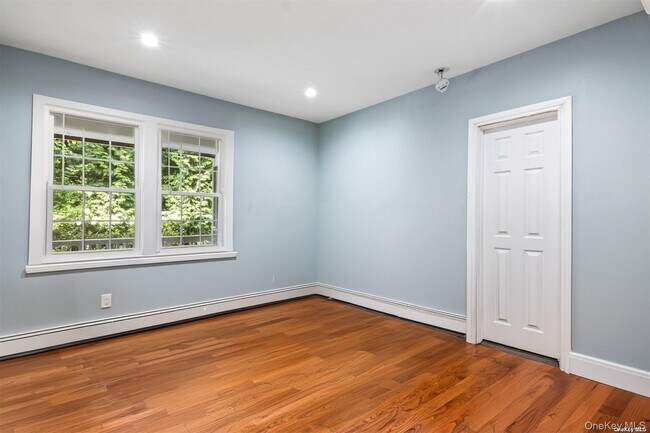 Building Photo - 245 Main St