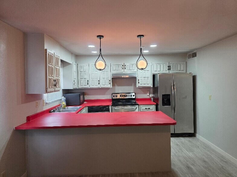 Building Photo - 4852 N 81st Dr