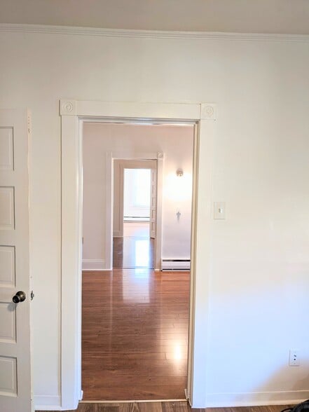 Building Photo - 612 E Morton St