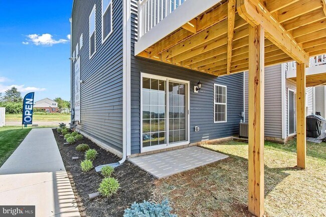 Building Photo - 326 Avon Dr