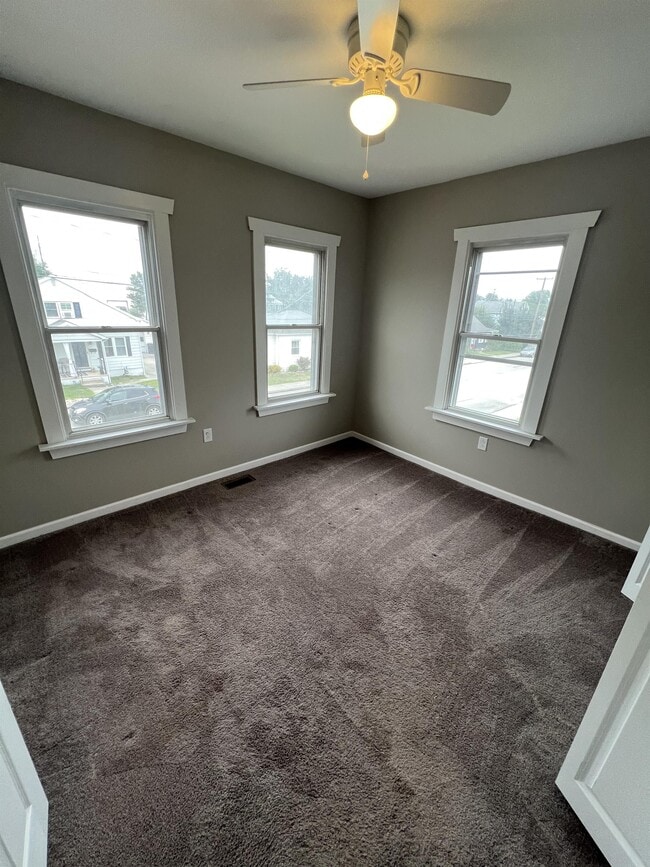 Building Photo - 614 Maple Ave