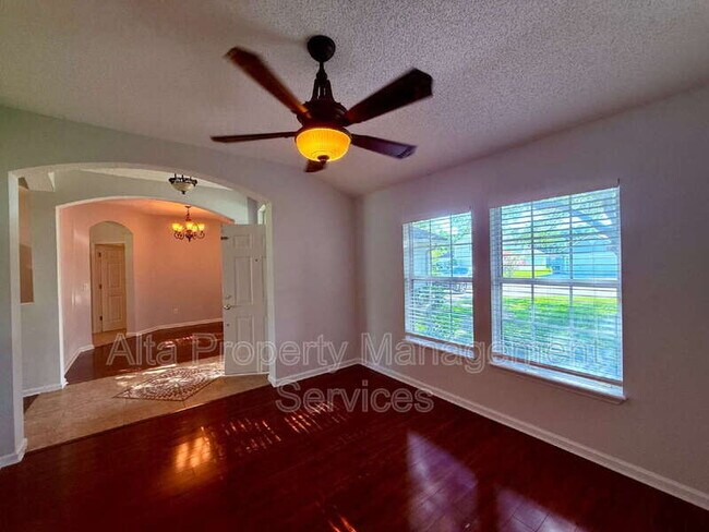 Building Photo - 2462 Coachman Lakes Dr