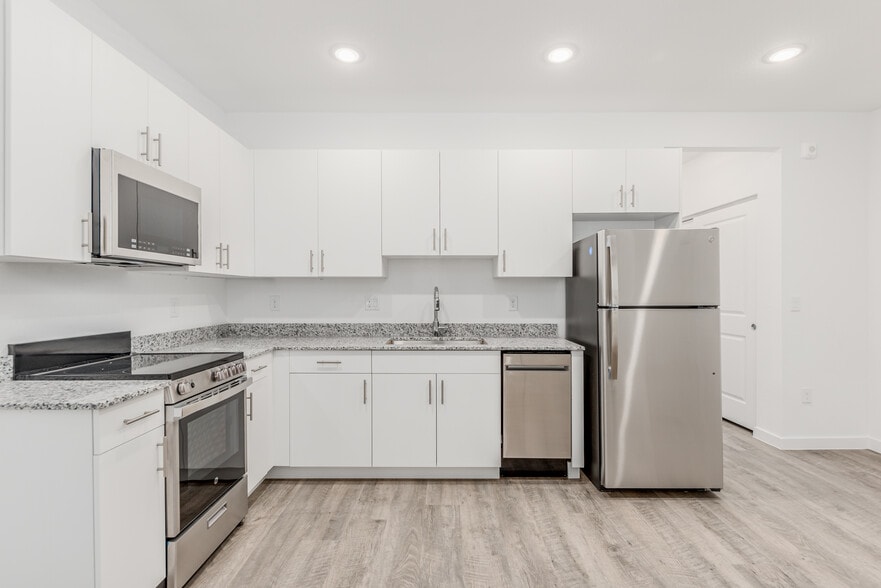 Building Photo - Centre at Abacoa