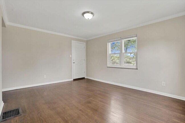Building Photo - Charming 1BD/1BA Near Downtown Columbus — Minutes to German Village