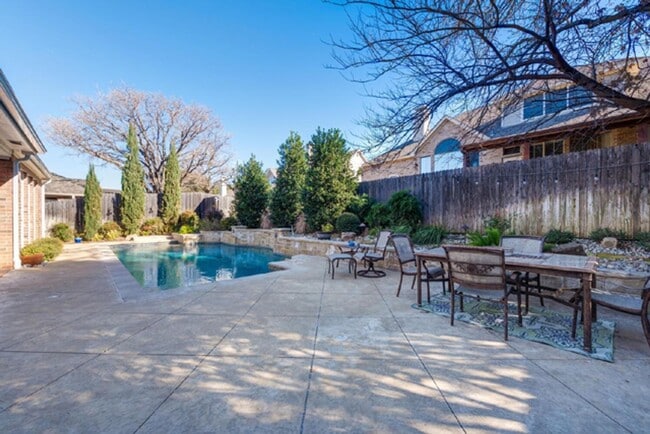 Building Photo - Prestigious 4-3.5-2 w POOL in Grapevine, C...