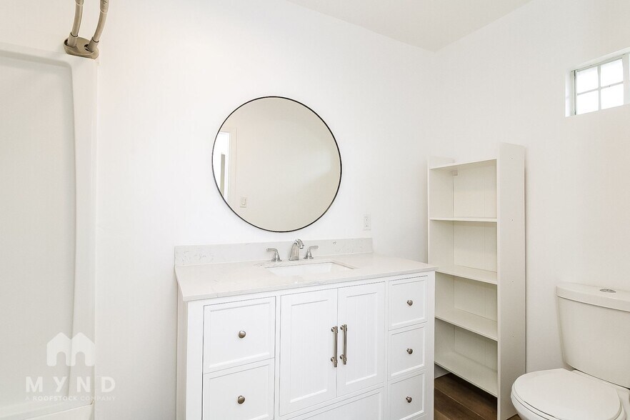 Building Photo - 702 Dixieanne Ave