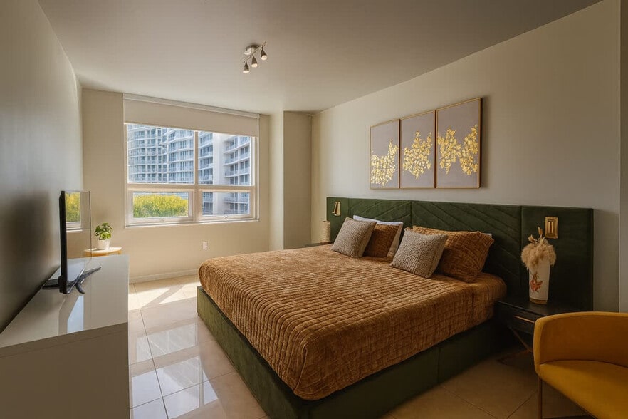 Building Photo - 3250 NE 1st Ave