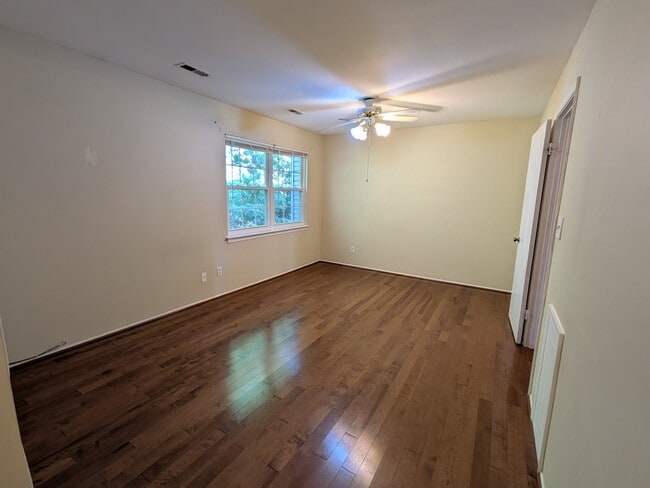 Building Photo - 11507 Sullnick Way
