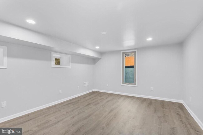 Building Photo - 69 Slocum St