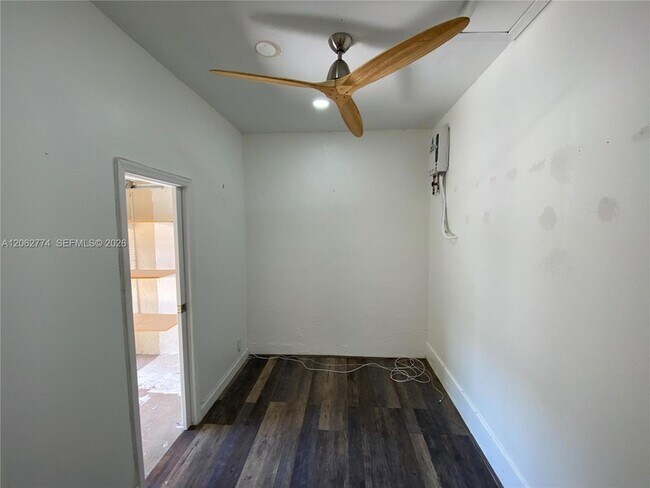 Building Photo - 343 NE 37th Terrace