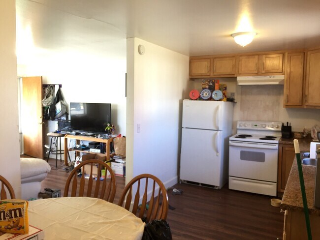 Building Photo - PRE LEASE: 3 Bed 1.5 Bath House Close To Campus!