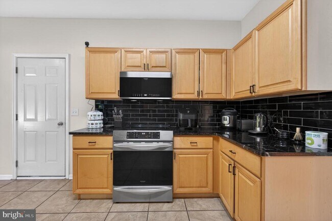 Building Photo - 33 Lindley Dr