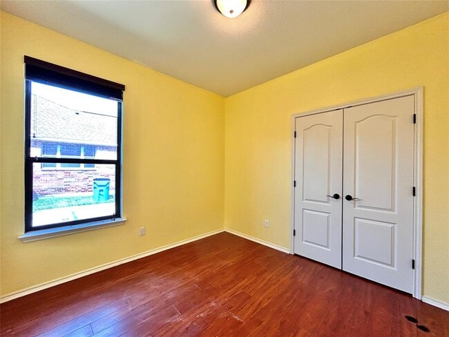 Building Photo - 505 Willow Walk Dr
