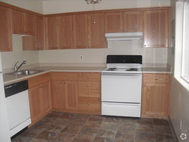 Kitchen - Lake Oswego Apartments