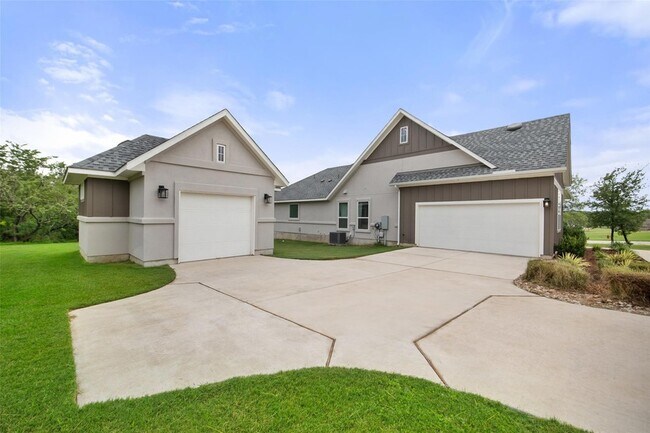 Building Photo - 127 Buteo St