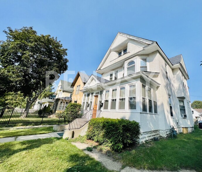 Building Photo - 3227 Portland Ave S