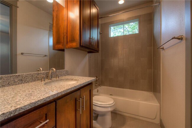 Building Photo - 3110 Grandview St