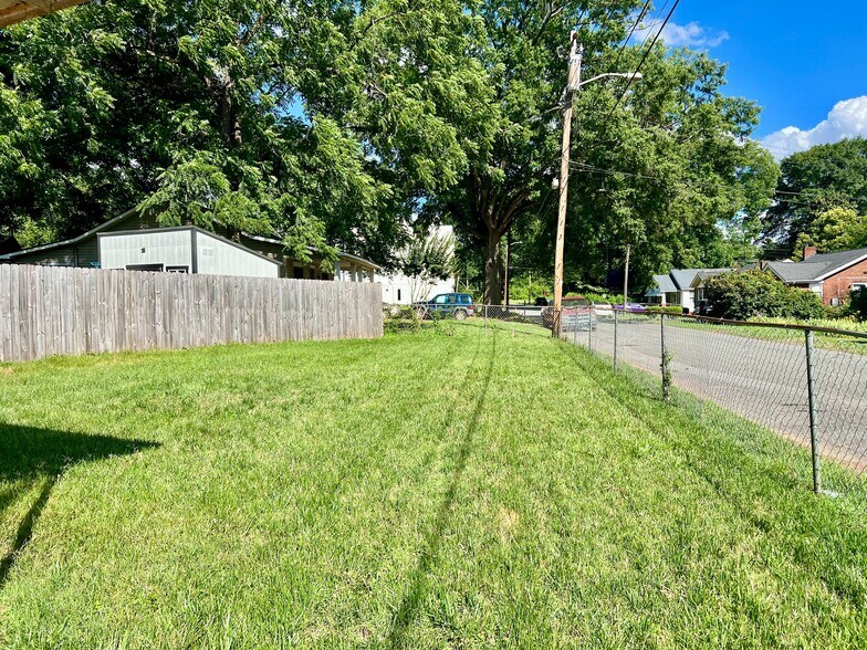Building Photo - 1217 Enderly Rd