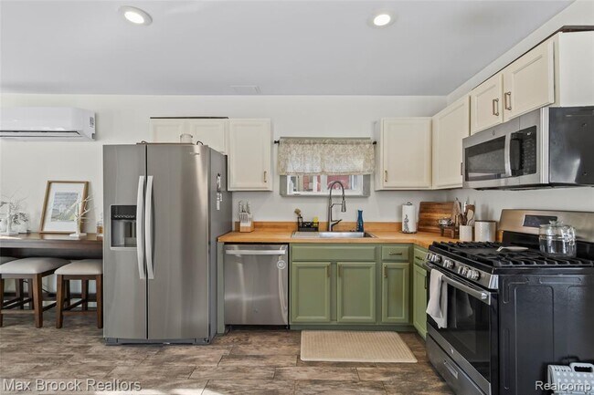 Building Photo - 3020 Grove St