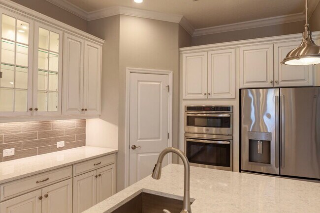 Building Photo - 13927 Old Creek Ct