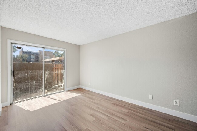 Building Photo - 2814 E Marconi Ave
