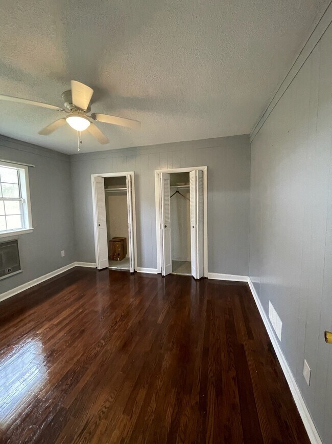 Building Photo - 613 Ledford St