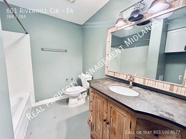 Building Photo - 601 Riverhill Cir