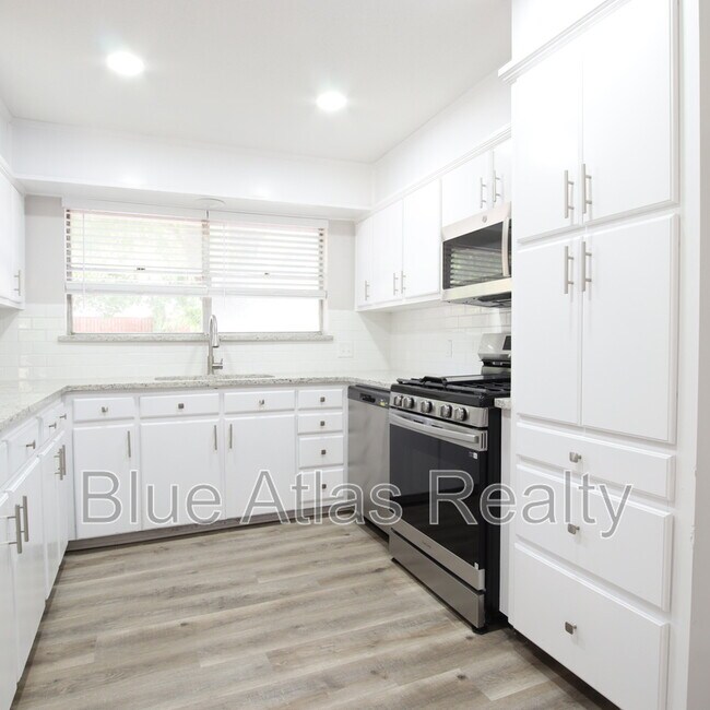 Building Photo - 3629 Venice Dr