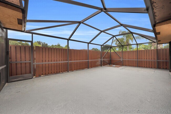 Building Photo - 5857 SE Windsong Ln