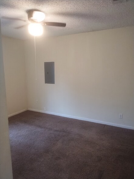 Building Photo - 622 Woodmont Dr