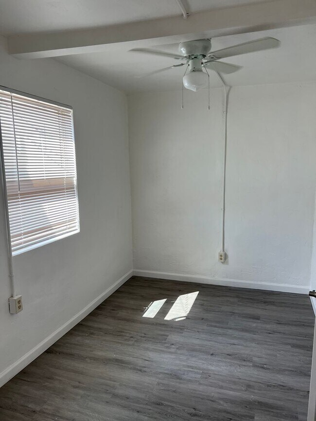 Building Photo - 2309 S 4th Ave