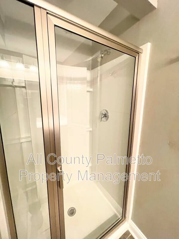 Building Photo - 3639 Bagley Dr