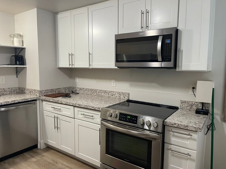 Building Photo - 1522 Taylor Ave N