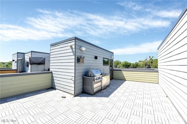 Building Photo - 18875 Riversouth Terrace