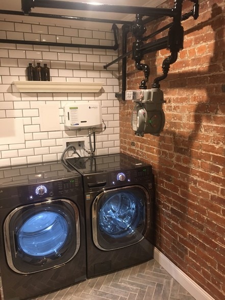 Laundry room - 1071 Greene Ave