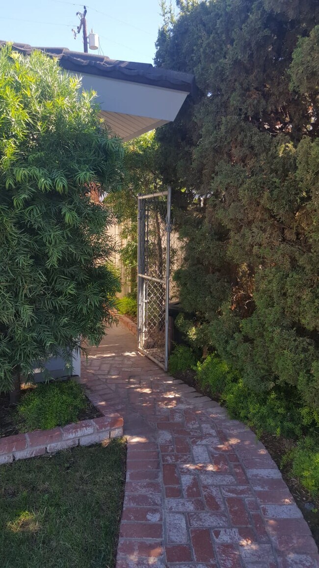 Building Photo - 5182 Jay St