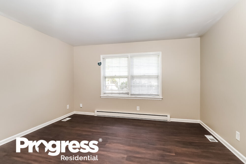 Building Photo - 135 Short Hills Dr